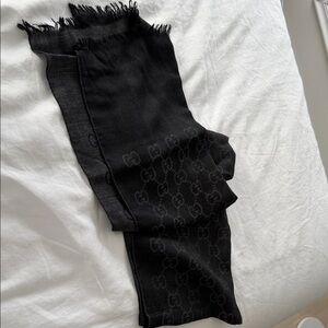 Gucci Black/ gray Fringed scarf
